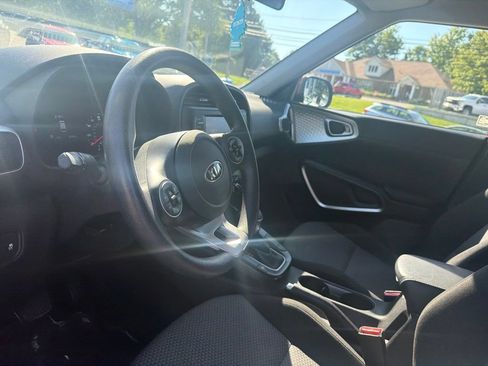 Used 2021 Kia Soul LX FWD image 9