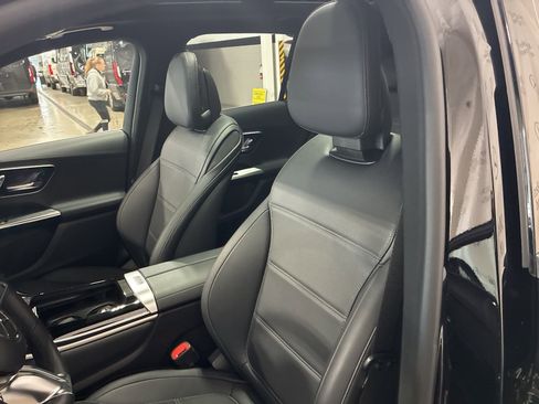 Used 2025 Mercedes-Benz GLC 300 GLC 300 image 9