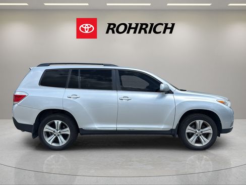Used 2013 Toyota Highlander Plus AWD/4WD image 5