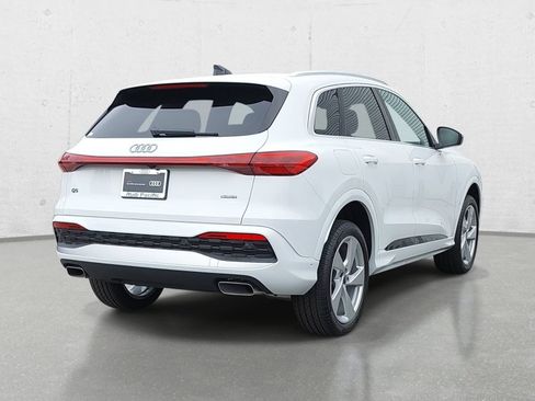 Certified 2025 Audi Q5 Premium Plus w/ Premium Plus AWD/4WD image 5