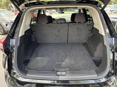 Used 2025 Nissan Rogue SV FWD image 32