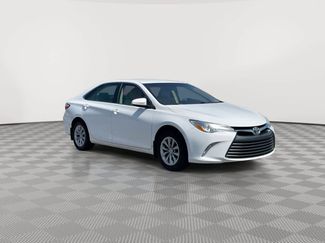 Used 2017 Toyota Camry LE FWD video 2
