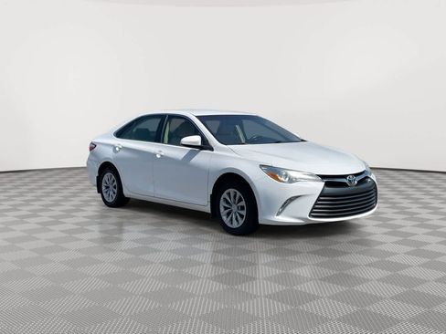 Used 2017 Toyota Camry LE FWD image 2