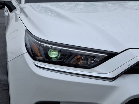 Used 2024 Toyota Grand Highlander XLE image 9