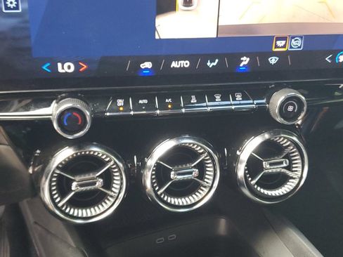 Used 2026 Chevrolet Blazer EV LT w/ Midnight/Sport Edition FWD image 29