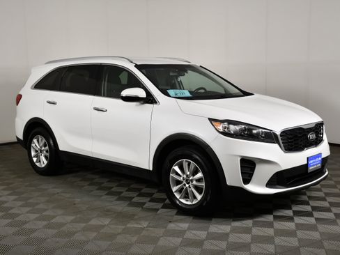 Used 2019 Kia Sorento FWD w/ LX Convenience Package image 4