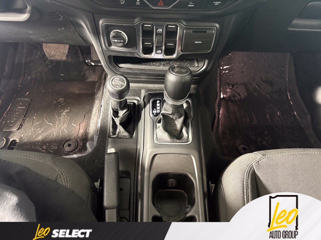 Used 2022 Jeep Wrangler Unlimited Sport AWD/4WD image 16