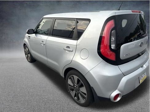 Used 2014 Kia Soul ! FWD image 11