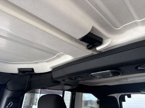 Used 2018 Jeep Wrangler Unlimited Sport S image 27