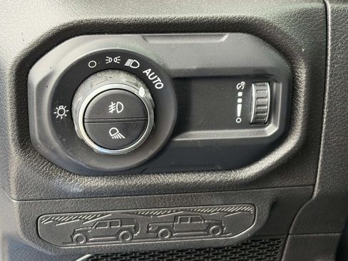 Used 2024 Jeep Gladiator Sport AWD/4WD image 18