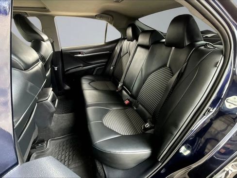 Used 2022 Toyota Camry SE w/ Cold Weather Package FWD image 19