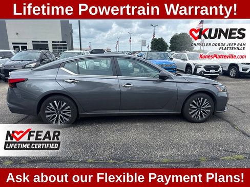 Used 2025 Nissan Altima 2.5 SV FWD image 12