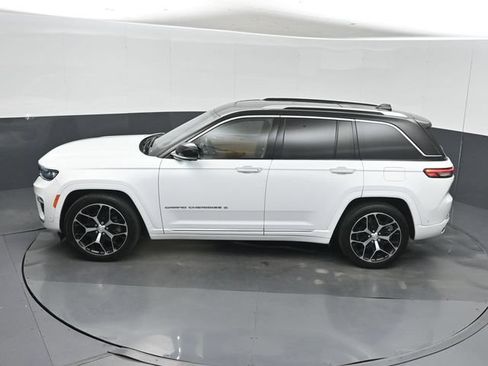 Used 2022 Jeep Grand Cherokee Summit AWD/4WD image 43