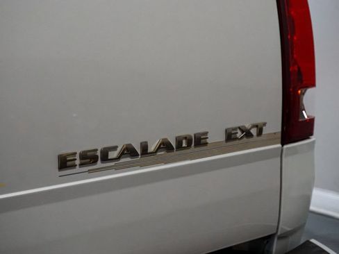 Used 2004 Cadillac Escalade EXT AWD/4WD image 51