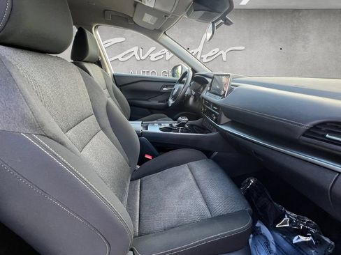 Used 2024 Nissan Rogue SV FWD image 24