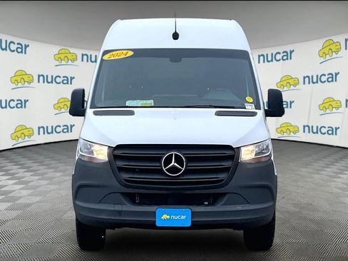 Used 2024 Mercedes-Benz Sprinter 2500 image 2