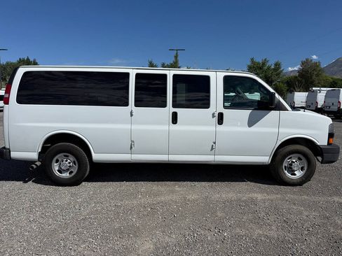 Used 2020 Chevrolet Express 3500 LS RWD image 3