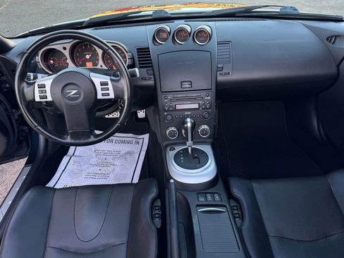 Used 2007 Nissan 350Z Touring RWD image 19