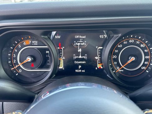 Used 2024 Jeep Wrangler Unlimited Sahara AWD/4WD image 35