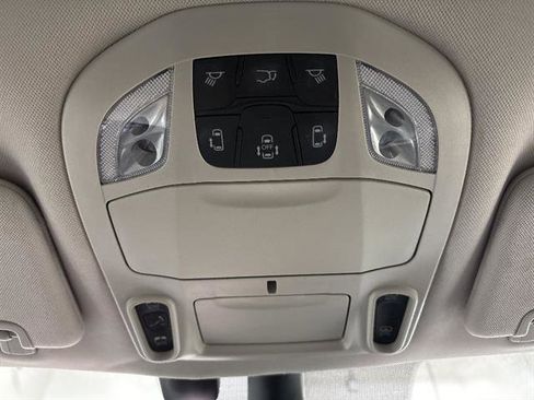 Used 2022 Chrysler Pacifica Limited AWD/4WD image 14