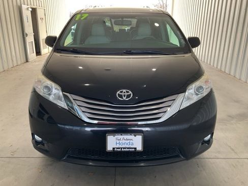 Used 2017 Toyota Sienna XLE image 28