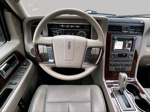 Used 2014 Lincoln Navigator 4WD image 6