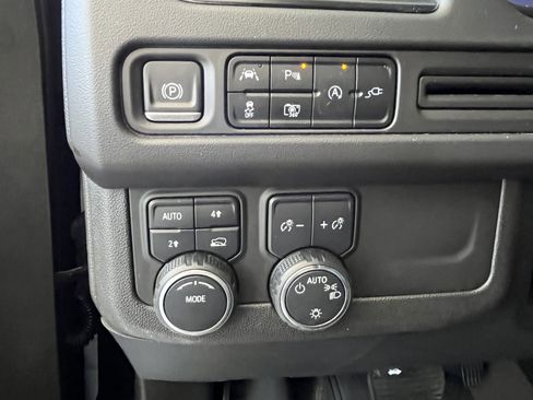 Used 2022 Chevrolet Tahoe LT w/ Luxury Package image 24