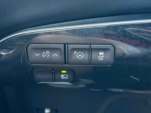 Used 2022 Toyota Prius AWD image 33