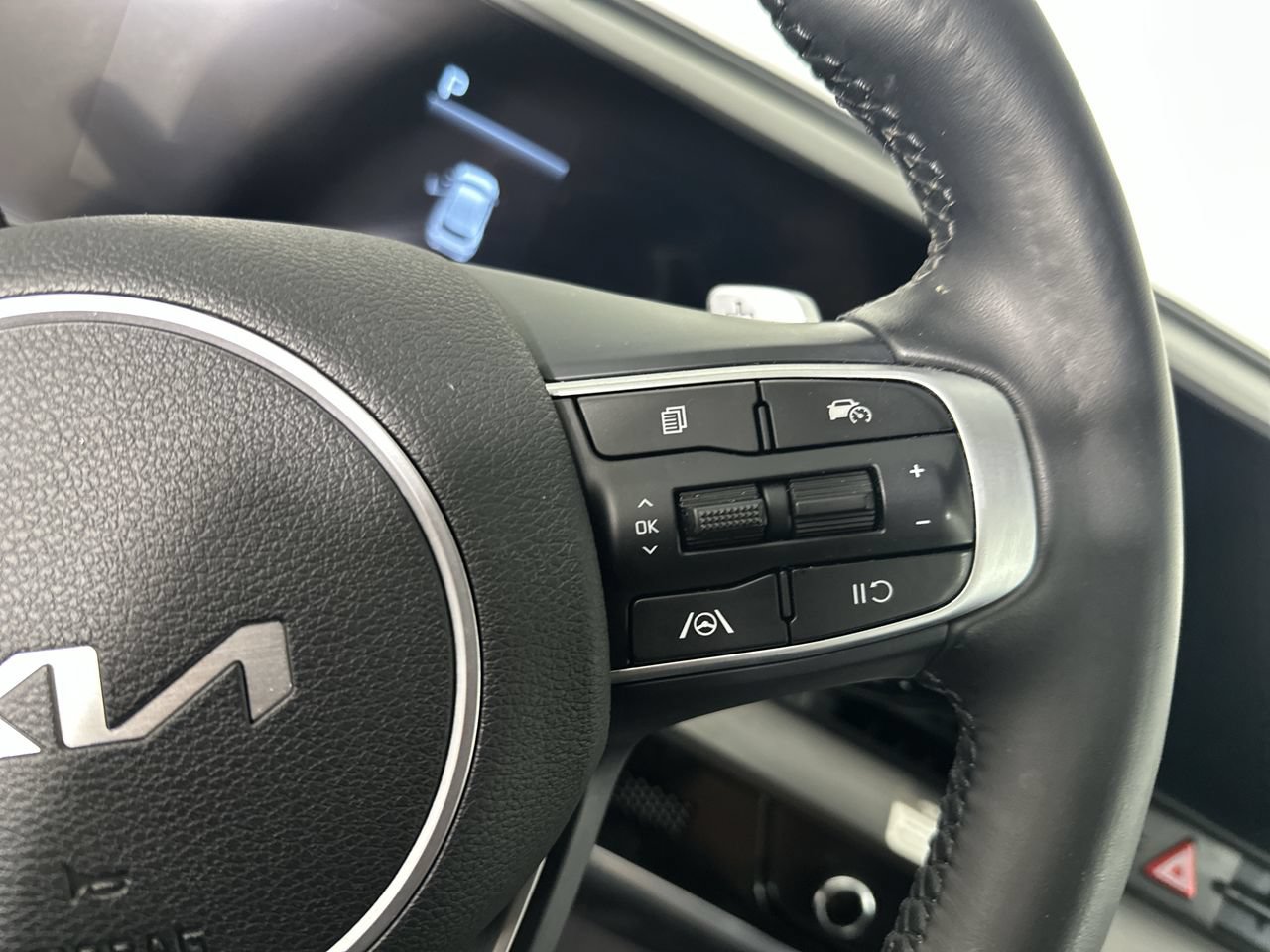 Used 2023 Kia Sportage EX AWD/4WD image 7