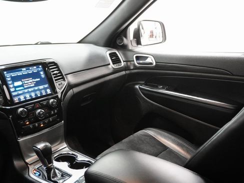 Certified 2022 Jeep Grand Cherokee Laredo X image 17