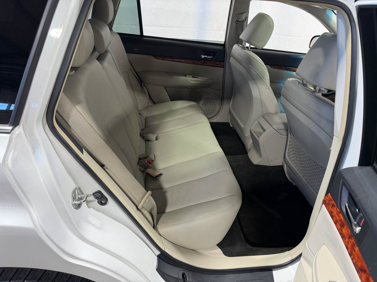 Used 2012 Subaru Outback 2.5i Limited w/ Moonroof Pkg AWD/4WD image 15
