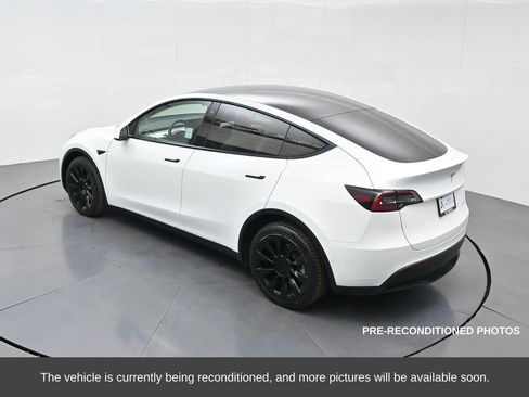 Used 2022 Tesla Model Y Long Range image 58