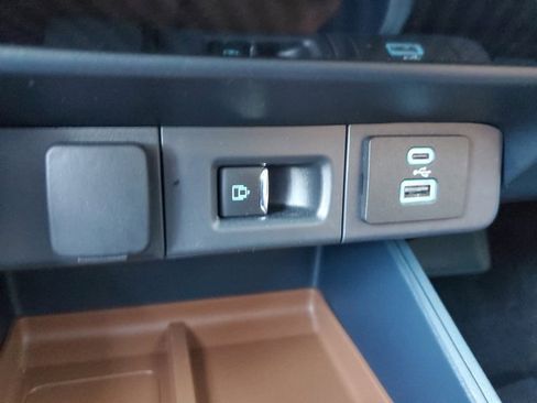 Used 2023 Ford Maverick Lariat w/ Lariat Luxury Package image 35