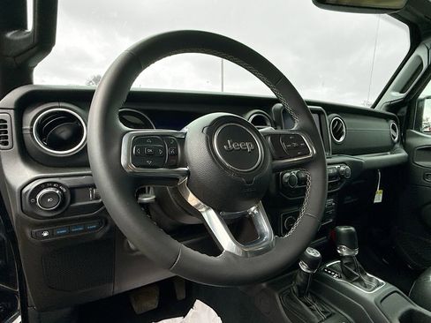 Used 2023 Jeep Wrangler Unlimited Sahara image 12