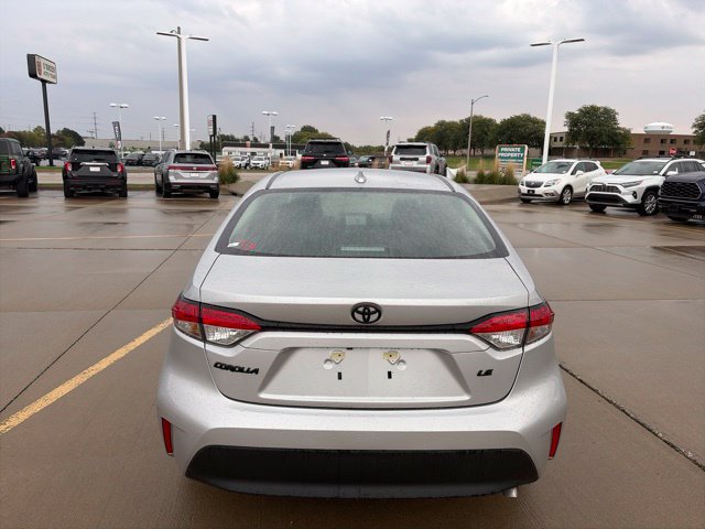 Used 2026 Toyota Corolla LE FWD image 6