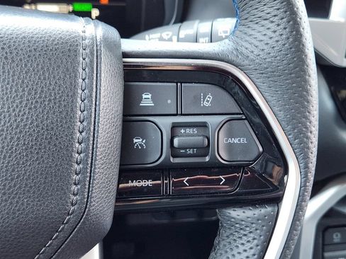 Used 2025 Toyota Sequoia Platinum AWD/4WD image 29