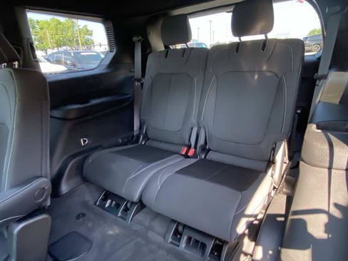 Used 2026 Jeep Grand Cherokee L Laredo RWD image 19