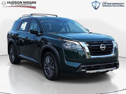Used 2024 Nissan Pathfinder SL w/ SL Premium Package FWD image 1