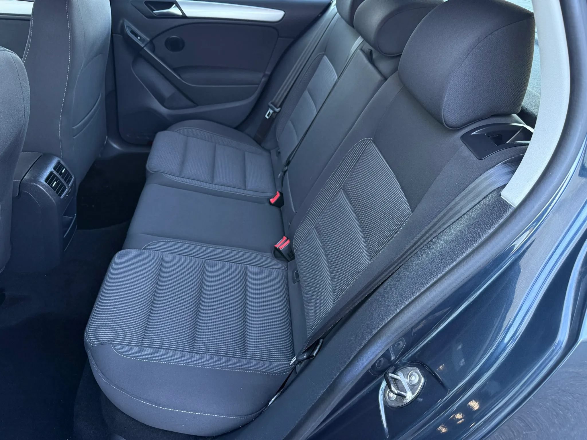 Used 2013 Volkswagen Golf 4-Door FWD image 24