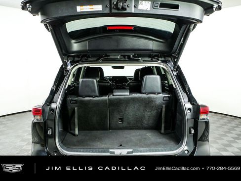 Used 2024 Toyota Highlander XLE FWD image 30