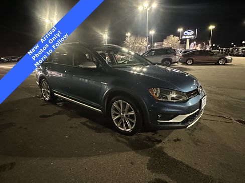 Used 2017 Volkswagen Golf Alltrack SE image 3