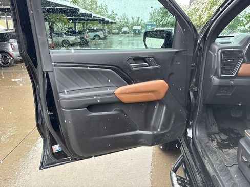 Used 2023 GMC Canyon AT4 w/ AT4 Premium Package AWD/4WD image 9