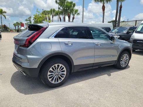 Used 2025 Cadillac XT4 Premium Luxury FWD image 2