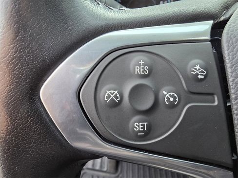 Used 2022 Chevrolet Traverse RS image 29