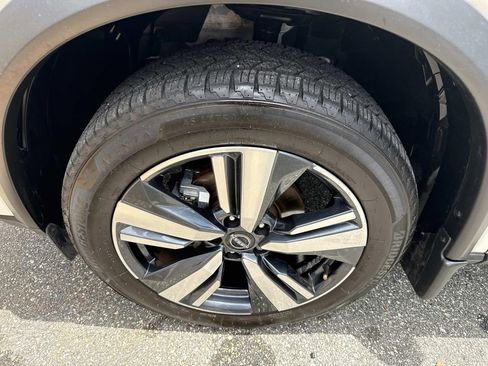 Used 2023 Nissan Rogue Platinum w/ Platinum Premium Package FWD image 12