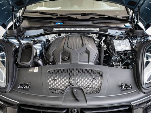 New 2026 Porsche Macan Turbo image 25