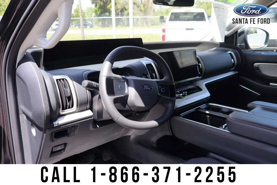 Used 2025 Ford Expedition Active RWD image 14