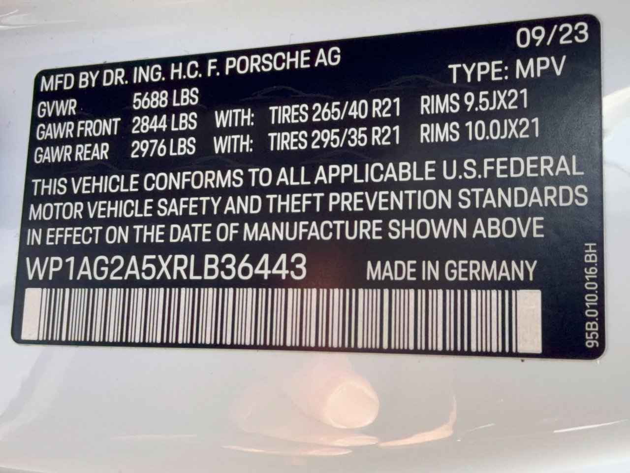 Certified 2024 Porsche Macan S AWD/4WD image 32