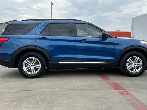 Used 2020 Ford Explorer XLT w/ Equipment Group 202A AWD/4WD image 9
