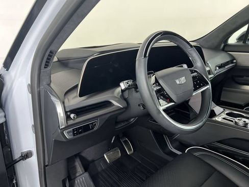 Certified 2026 Cadillac Vistiq Platinum w/ LPO, Floor Liner Package AWD/4WD image 10
